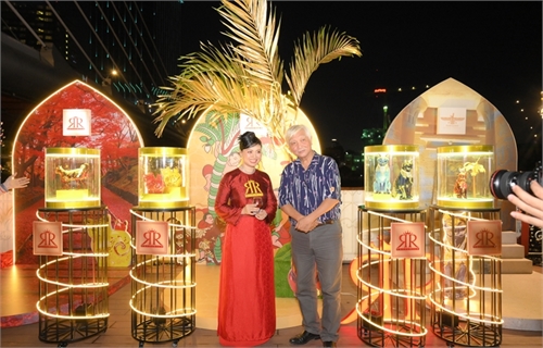 Nhà sử học Dương Trung Quốc nhận xét Mèo vàng thuỷ tinh Doha | Royal Rich