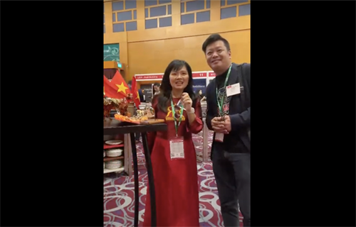 Mr James Yeow and mrs Le Thi Duy Lien đánh giá cao sản phẩm Doha