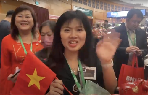 BNI Global in Singapore nhận xét sản phẩm quà tặng Tết Royal Rich | Doha Jsc