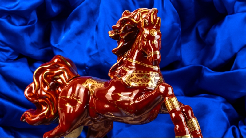The Blood-Sweating Horse is a warhorse imbued with the energy of Fire.