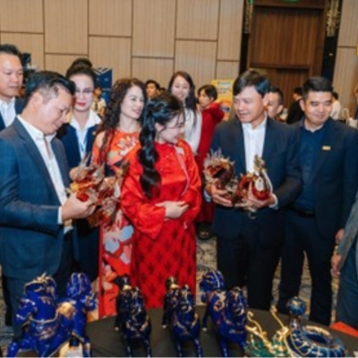 Quà tặng lễ kỷ niệm, sinh nhật doanh nghiệp – Đánh dấu hành trình phát triển cùng DOHA